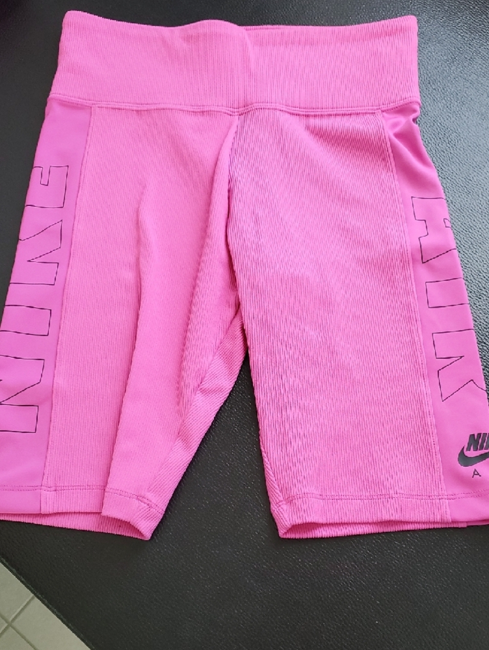Nike Air Hot Pink Top And Shorts - Picture 4 of 11